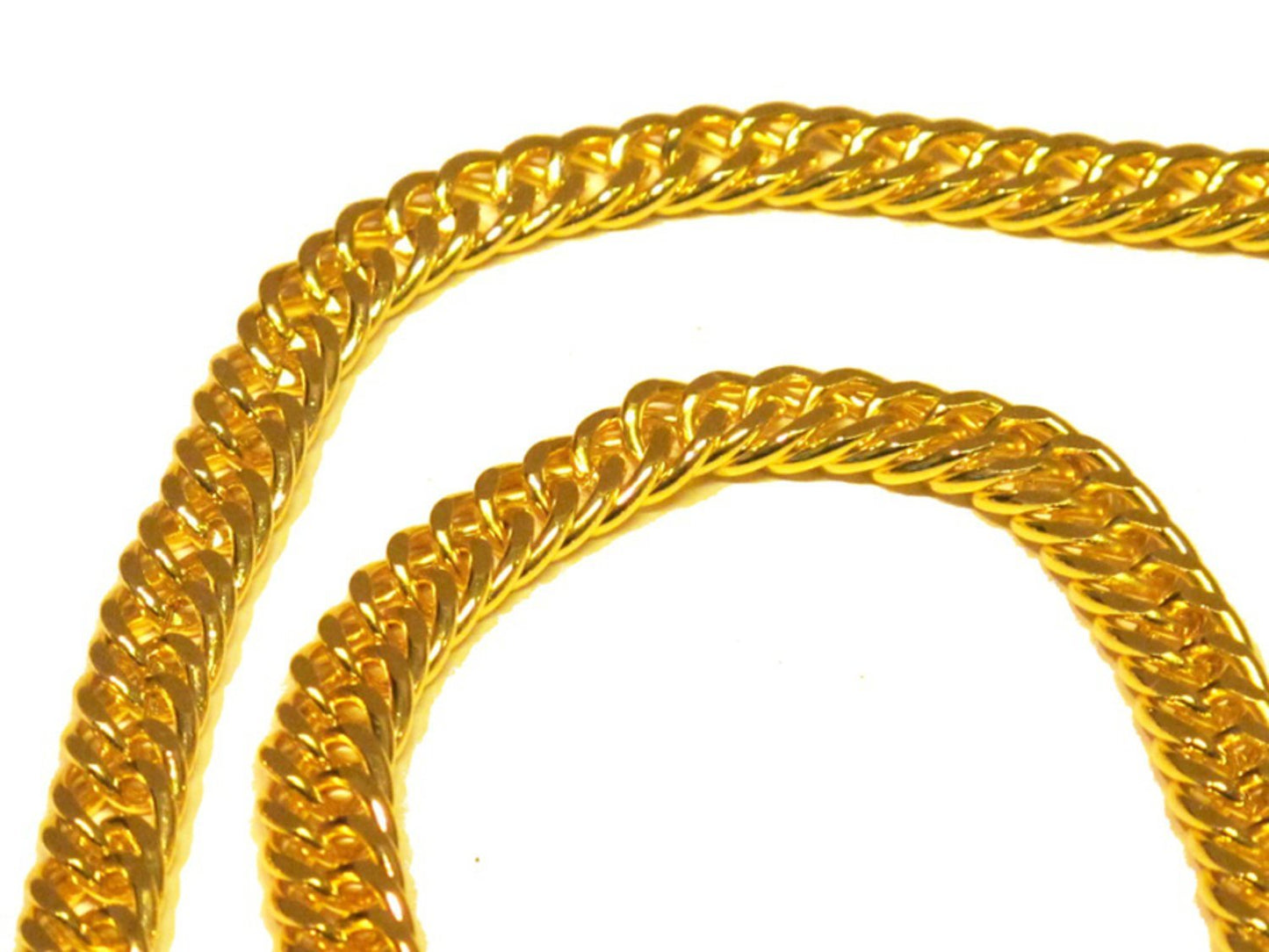 Jäinen risti kaulakoru