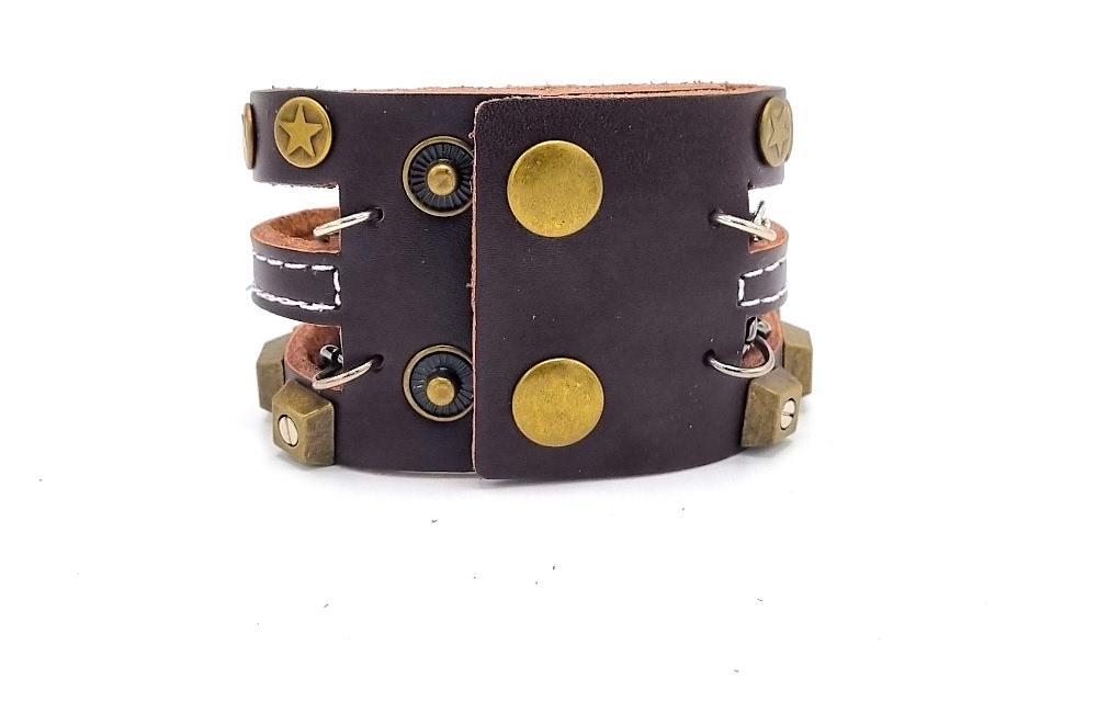 Läderarmband med kedjor och nitar – produktbild – Hiprock