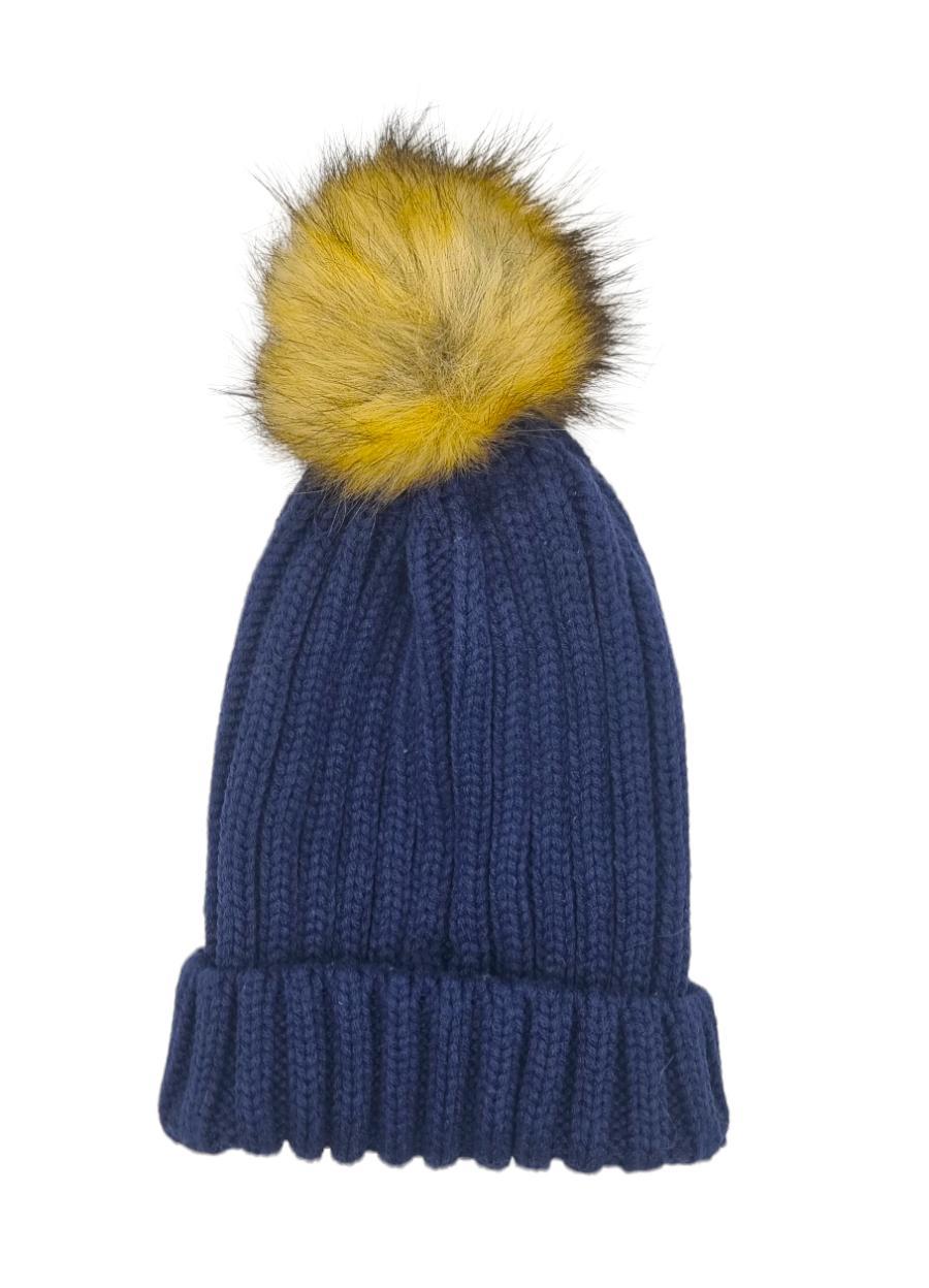 Mörkblåa mössa med pälsboll - Ej äkta päls – produktbild – Hiprock