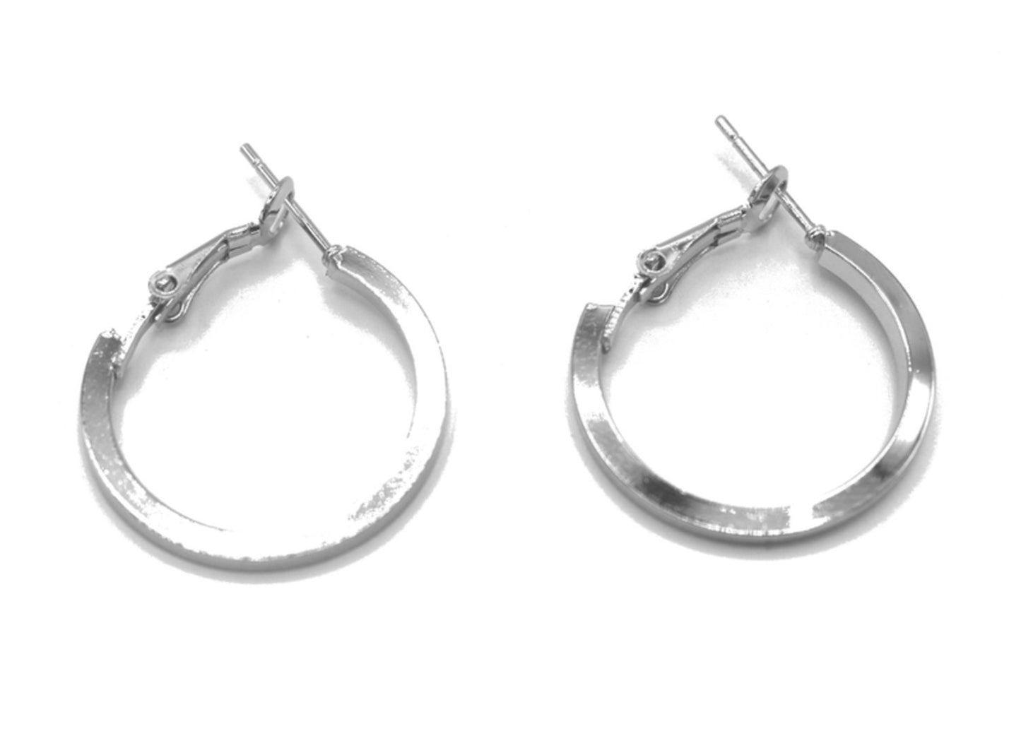 Runda silverfärgade örhängen – produktbild – Hiprock