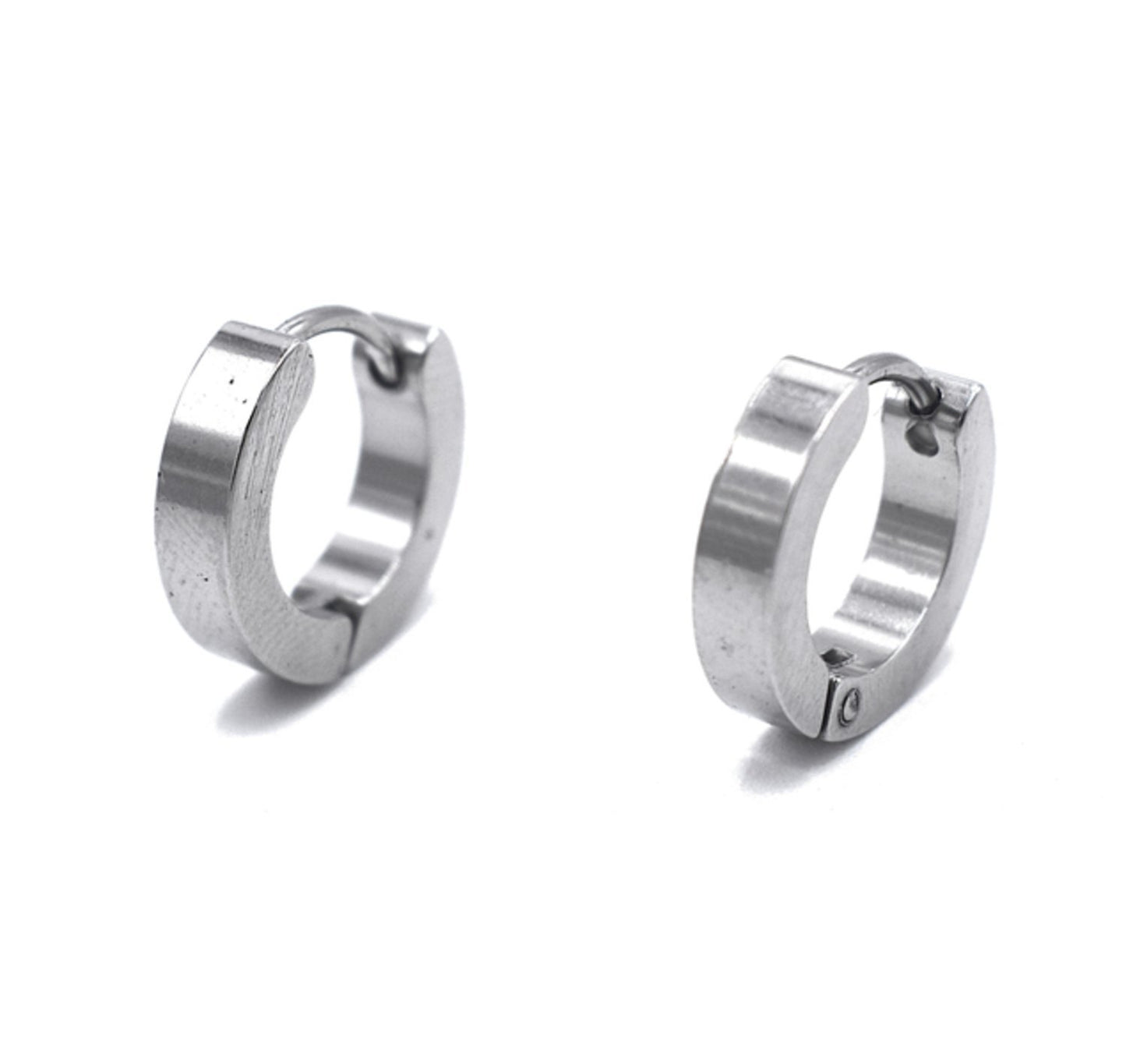 Silverfärgade ringörhängen