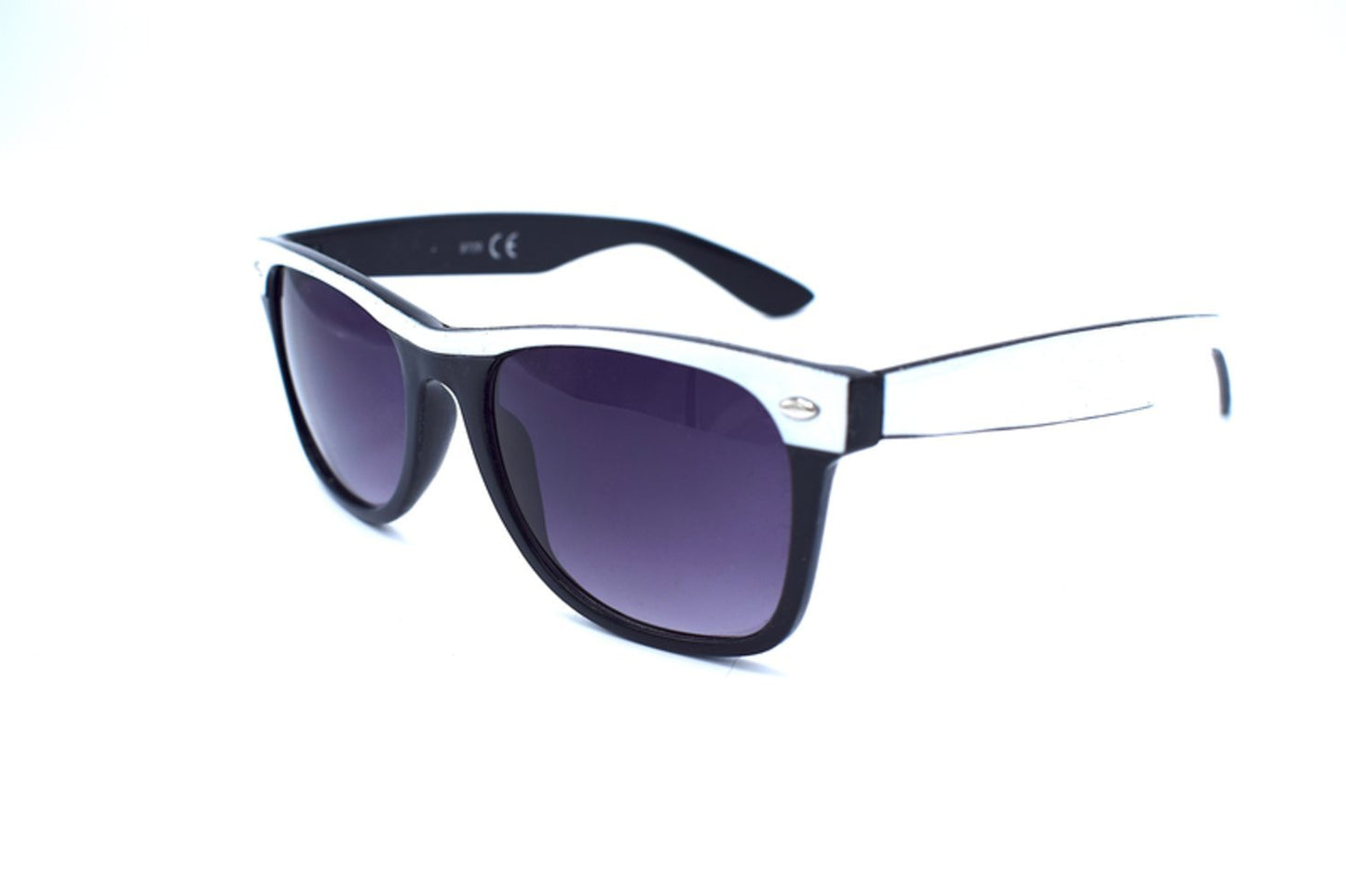 Mustavalkoiset retro-aurinkolasit