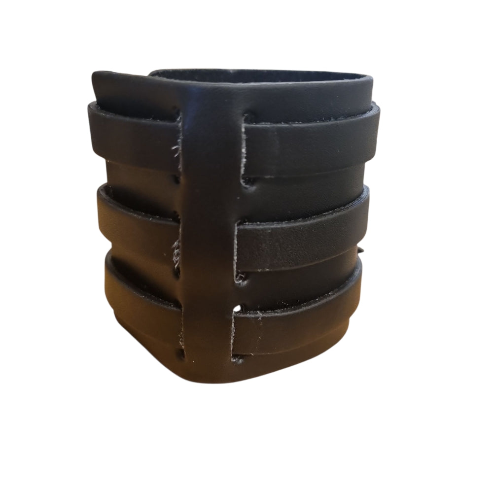 Svart armband med tre spännen