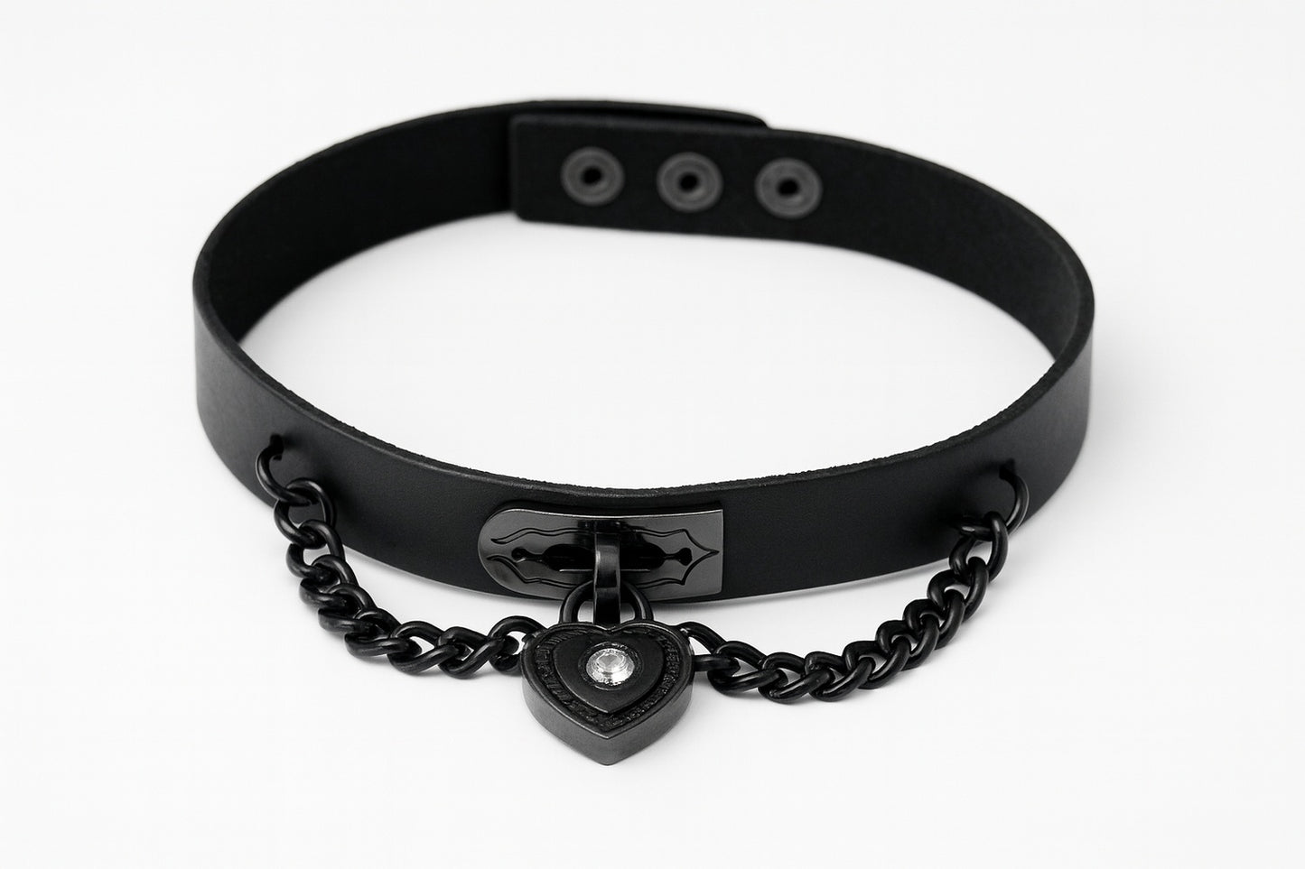 Svart choker med kedja och hjärthänge – produktbild – Hiprock