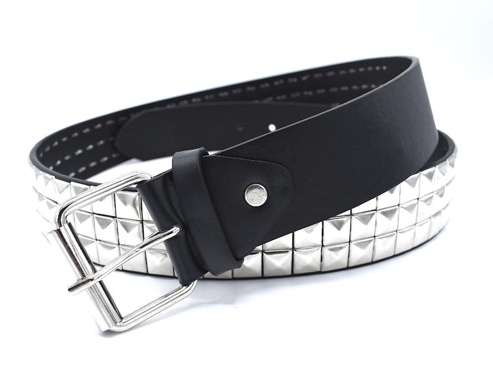 Svart nitbälte med Pyramid nitar – produktbild – Hiprock