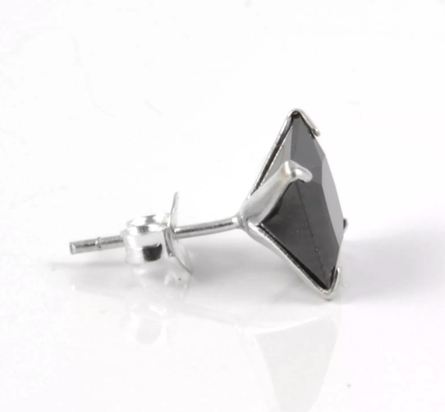 Earrings with black stone