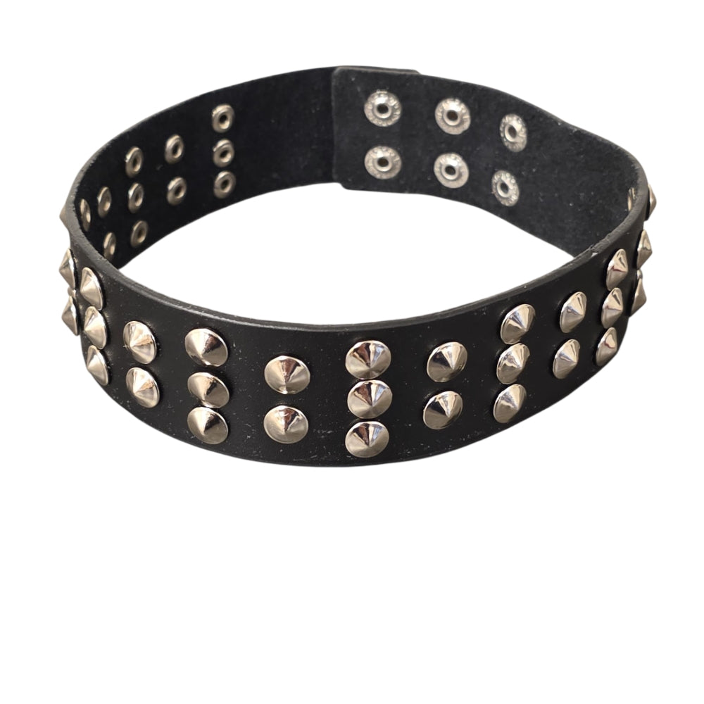 Bred svart nitchoker med dubbla rader nitar
