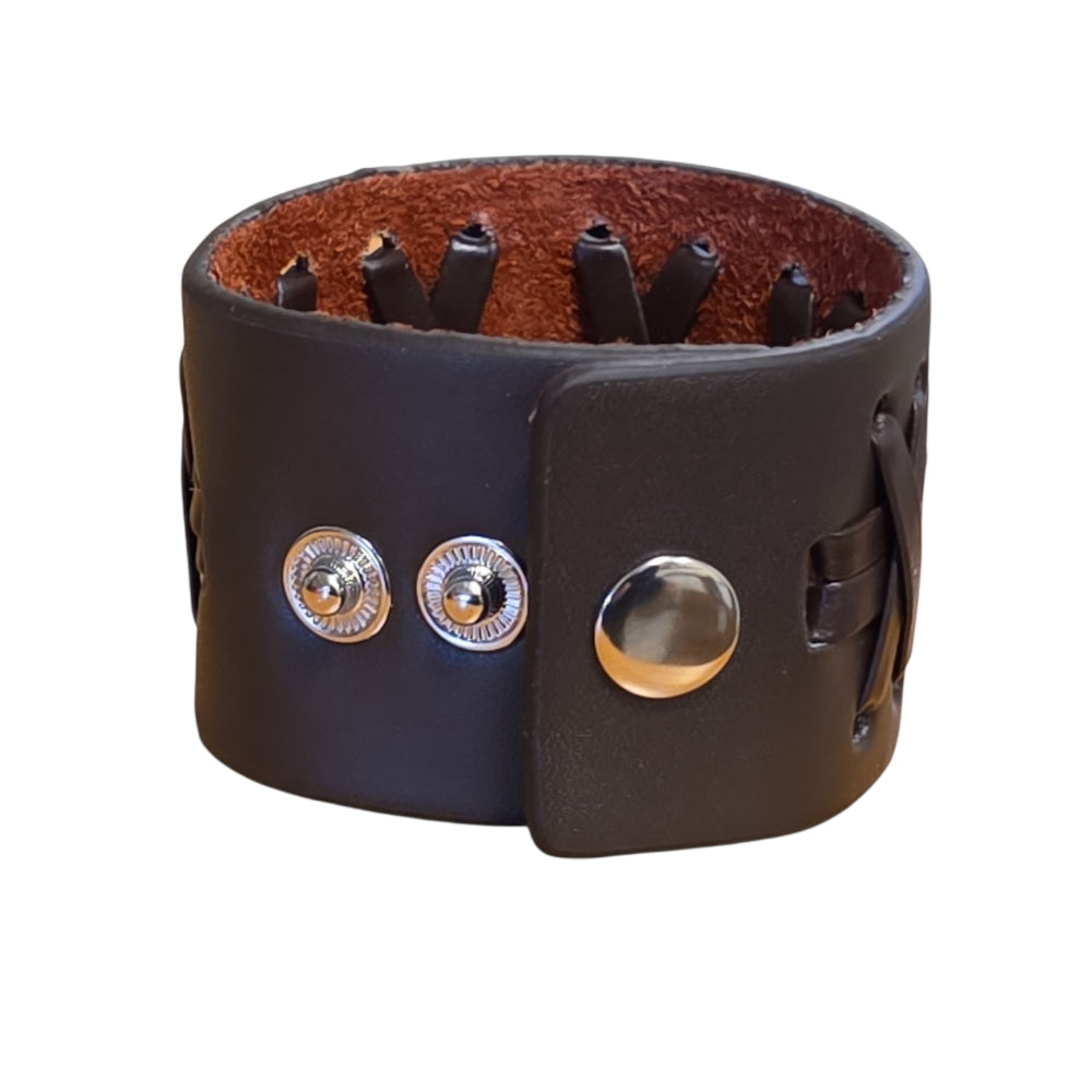Brett brunt läderarmband med korssnörning – Justerbart
