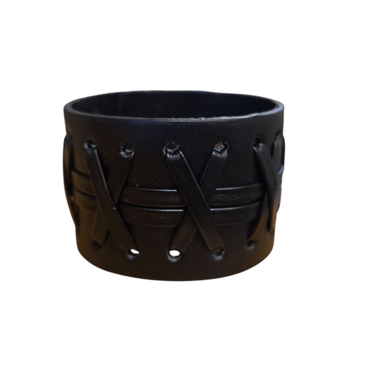 Brett svart läderarmband med korssnörning – Justerbart