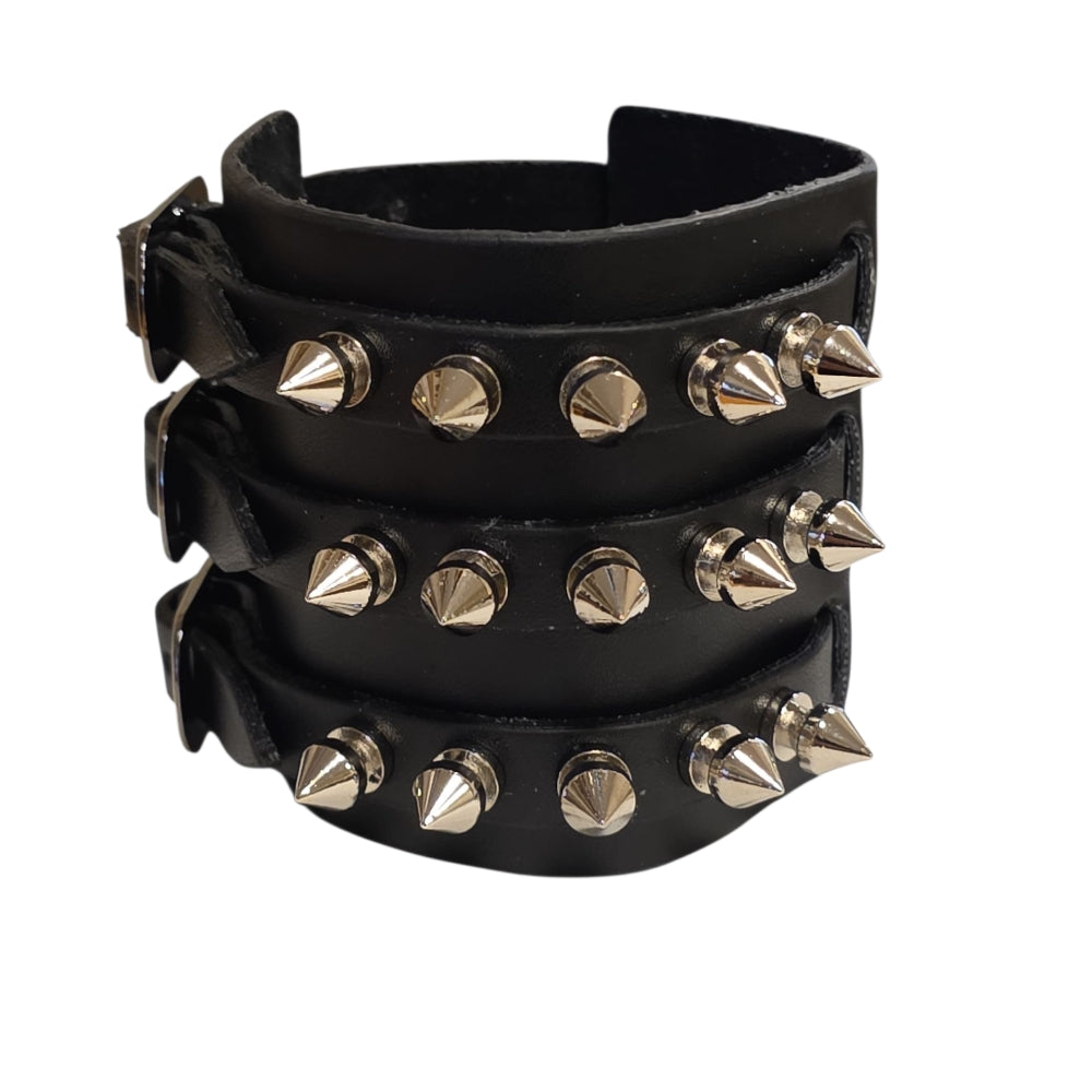 Brett svart läderarmband med tre spännen och spikes