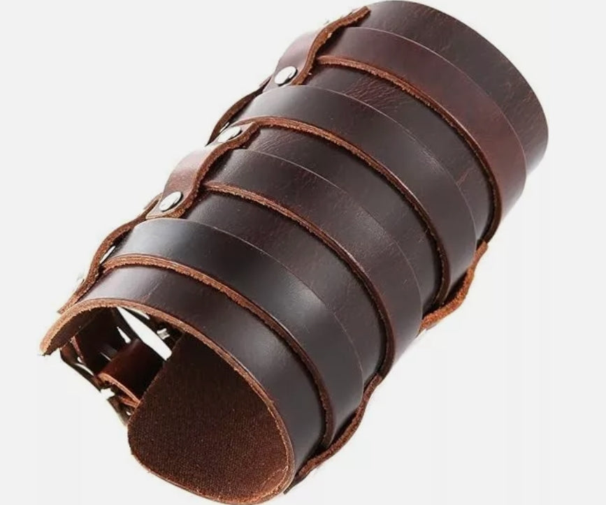 Bruna läderarmband med spännen – justerbara breda manschetter