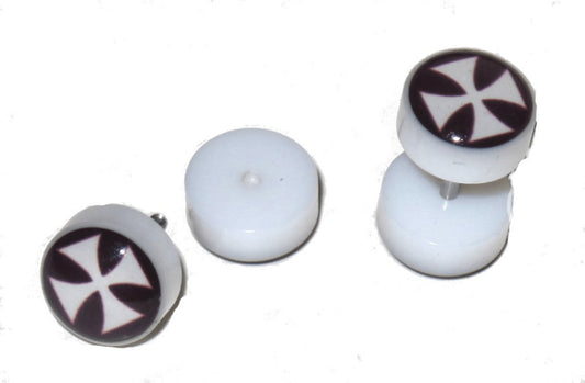 Väärennetty pistoke Maltan risti