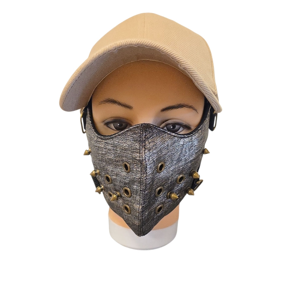 Grå ansiktsmask i konstläder med bronsfärgade spikes & öljetter