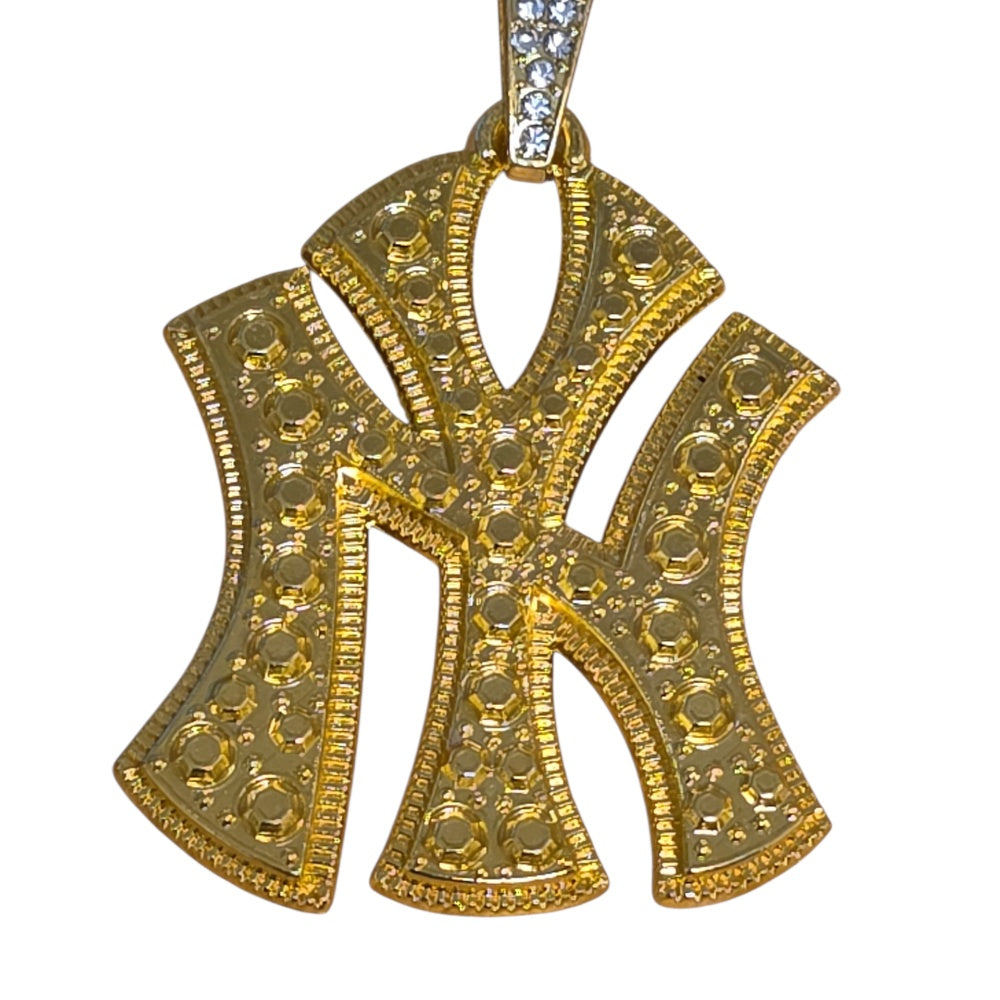 Guldigt halsband med stort NY-hänge