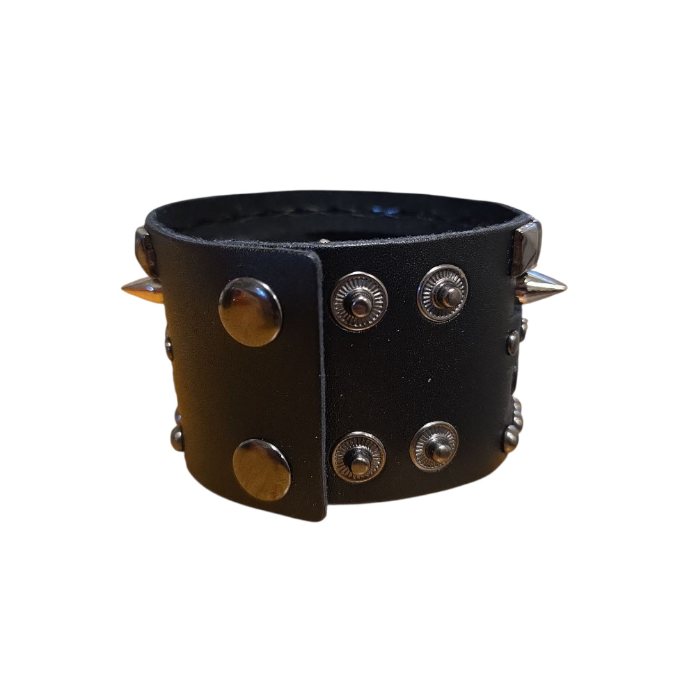 Läderarmband – Multi-Design med Pyramider, Spikar och Runda Nitar