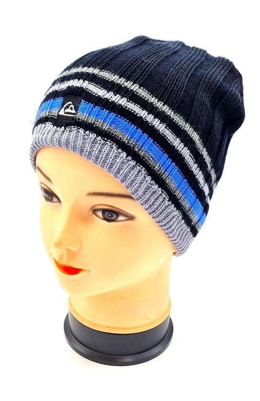 Lomanin sininen lippalakki