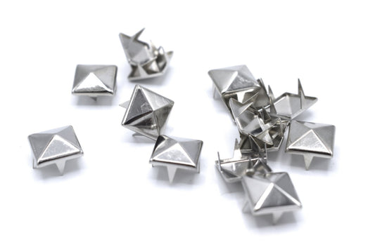 Lösa nitar Pyramid 100 st