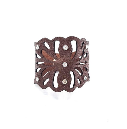 Kuviollinen ruskea nahkaranneke strassilla 