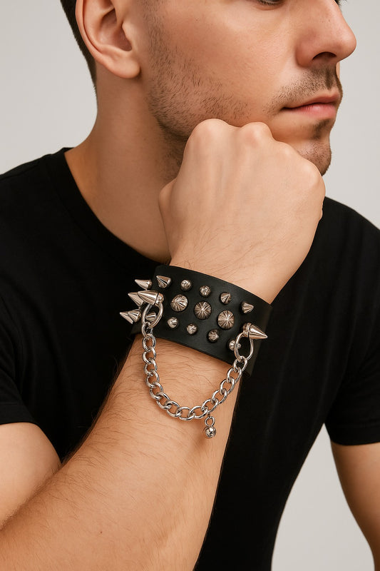 Nitarmband med kedjedetalj – svart läder