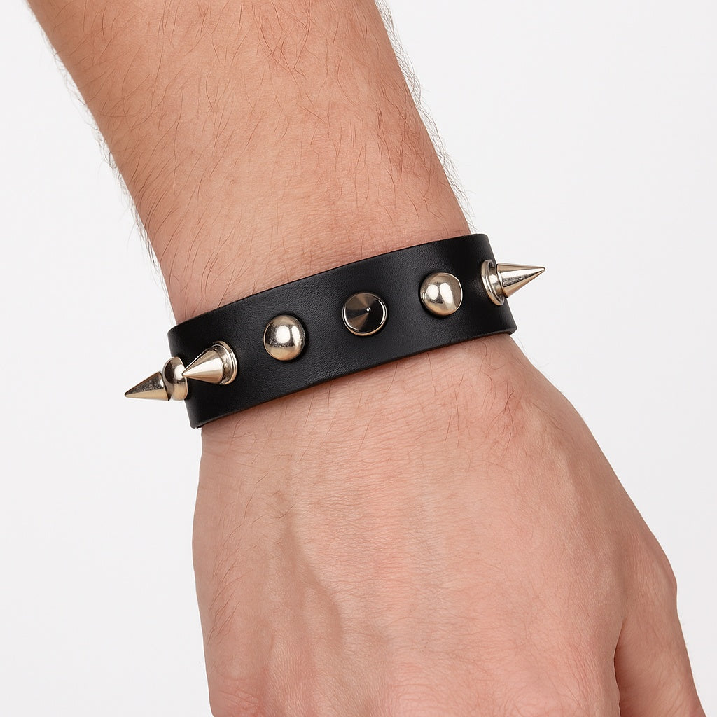 Nitarmband med koniska spikes – Justerbar snap-knäppning