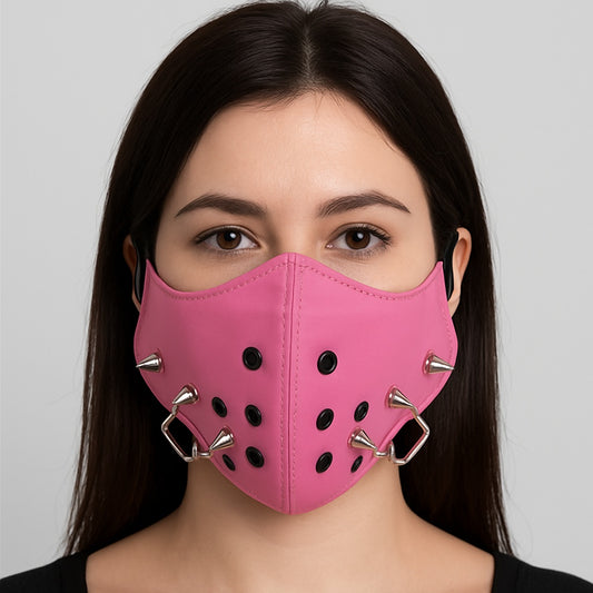 Rosa lädermask med nitar och ringdetaljer