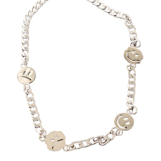 Silverfärgad kedjehalsband  Smiley –  produktbild – Hiprock