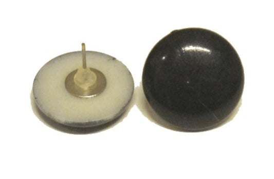 Svarta knappörhängen