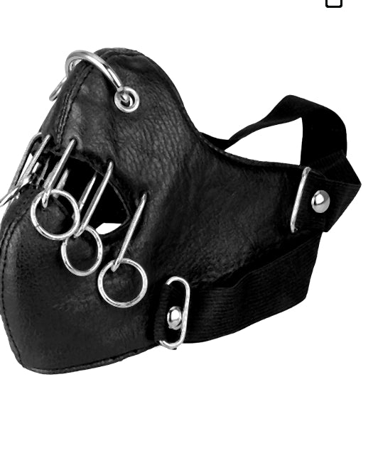 Svart ansiktsmask i konstläder med O-ringar & stavar (justerbar)