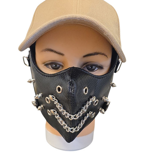 Svart ansiktsmask i reptilstruktur med kedjor, spikes & öljetter