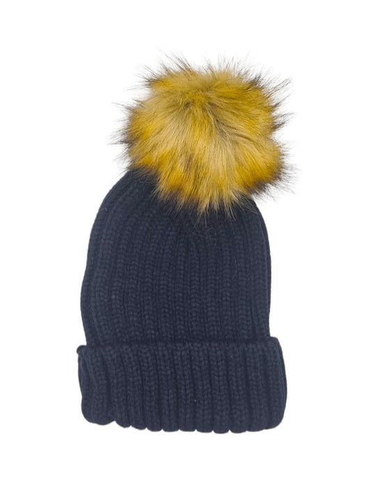 Musta hattu karvapallolla