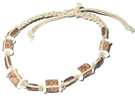 Valkoinen helmiranneke